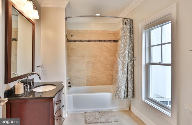 Building Photo - 6329 Linway Terrace