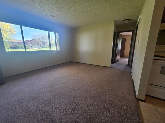 Interior Photo - 1653 Carriage Hill