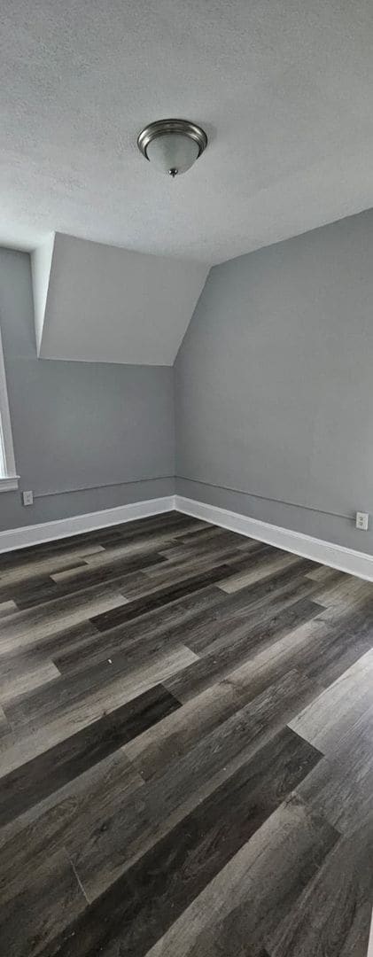 Building Photo - 4 BD 1.5 BA