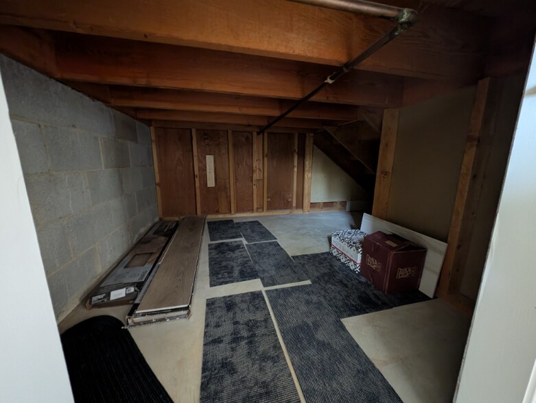 Building Photo - 105 Deerwood Rd