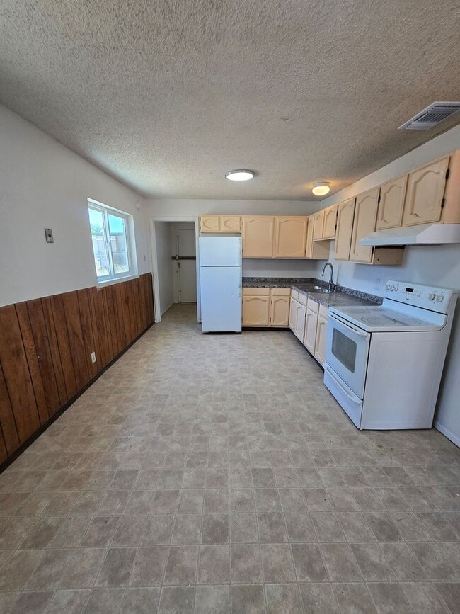 Building Photo - HUD Property