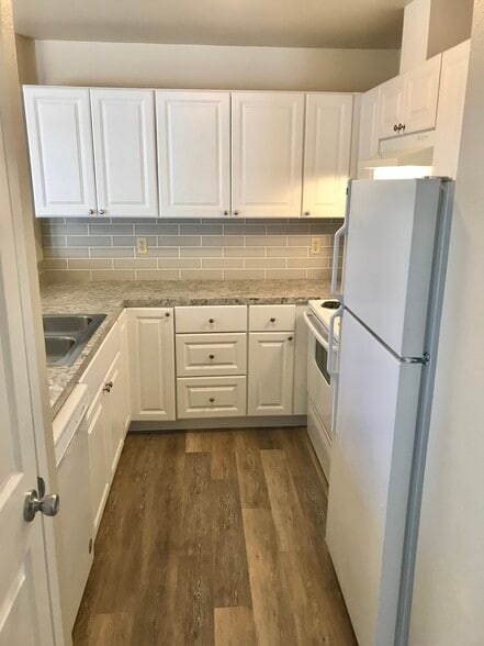Building Photo - Borst Park Apartments