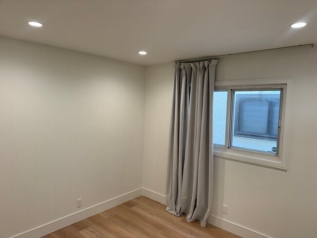 Building Photo - Rees