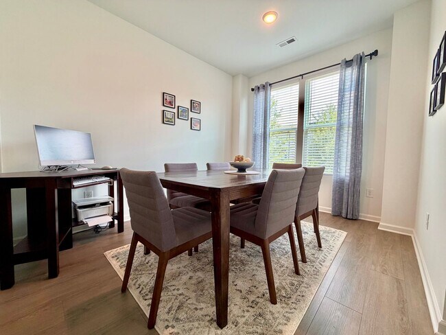 Building Photo - Fully Furnished 2BR/3.5BA Townhome with Garage — Minutes from Downtown Raleigh