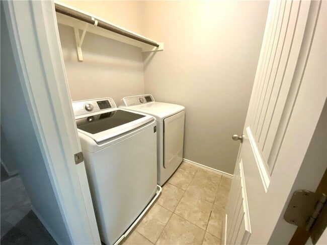 Building Photo - 7320 Sunset Heights Cir