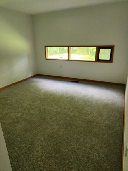 Upper bedroom 2 - 6666 Bloomfield Ln