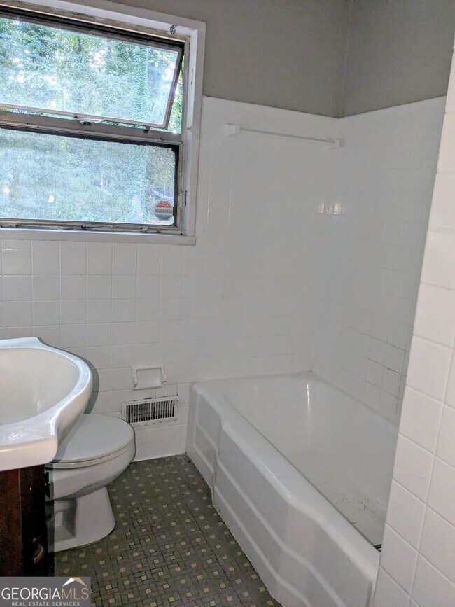 Building Photo - 3248 Dodson Dr