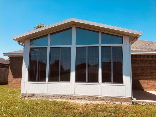 Building Photo - 891 Sunflower St