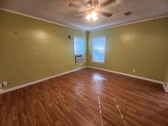 Building Photo - 2br - 2 Bed 2 Bath with Bonus space and 11x20 shed