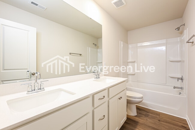 Building Photo - now