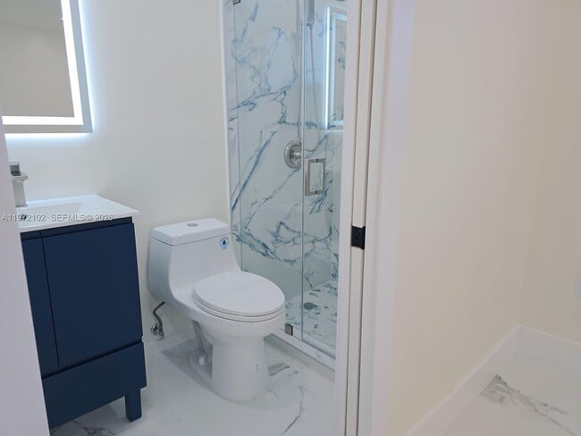 Building Photo - 891 W 53rd St