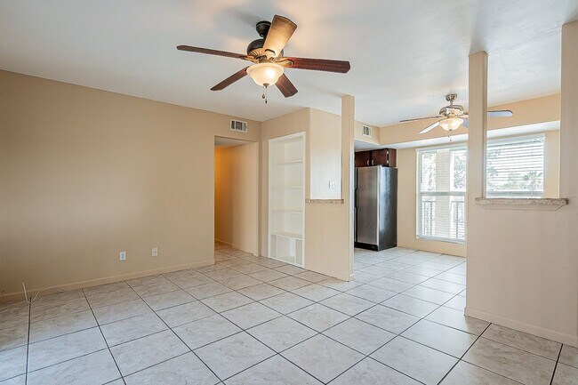 Building Photo - Spacious Upper-Level Retreat Minutes from TMC & St. Joseph’s