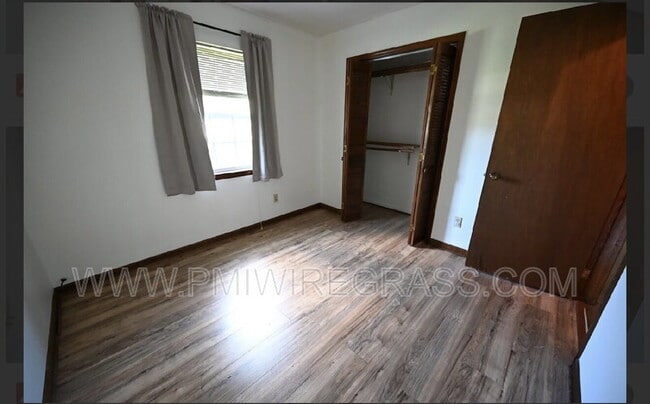 Building Photo - 267 Barbara Dr