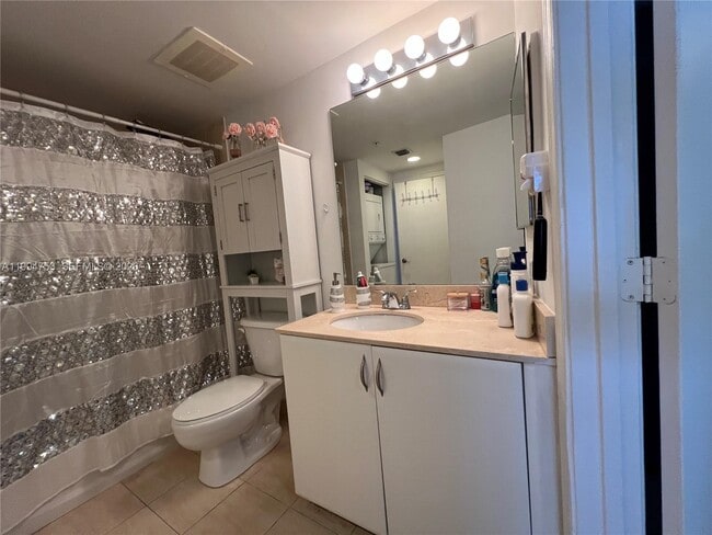 Building Photo - 1750 N Bayshore Dr