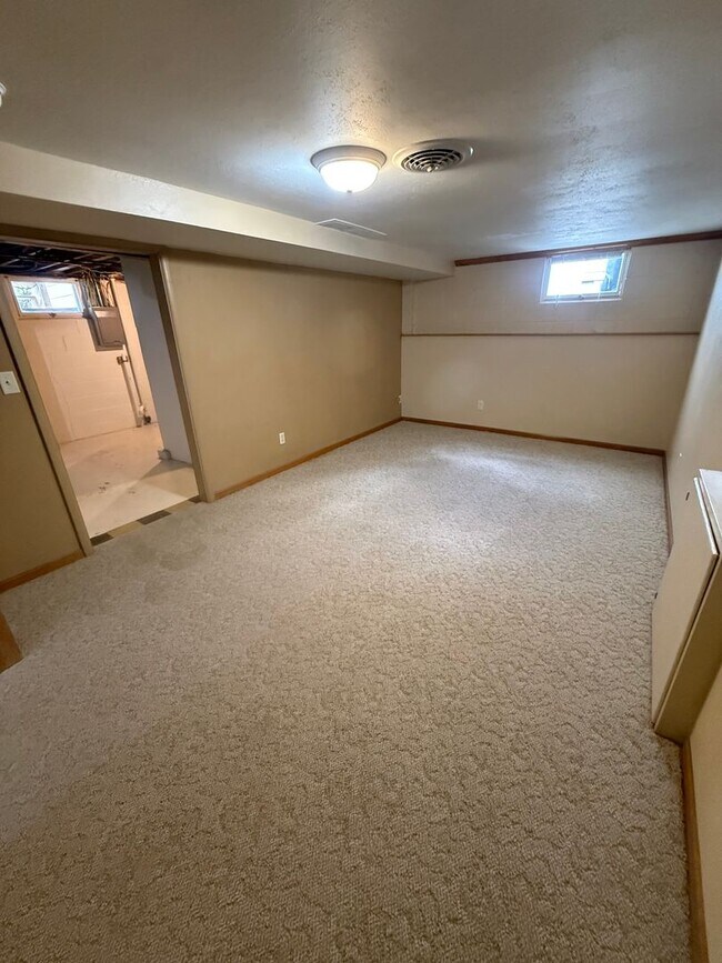 Building Photo - West Side 3 bedroom, 2 bathroom home for rent