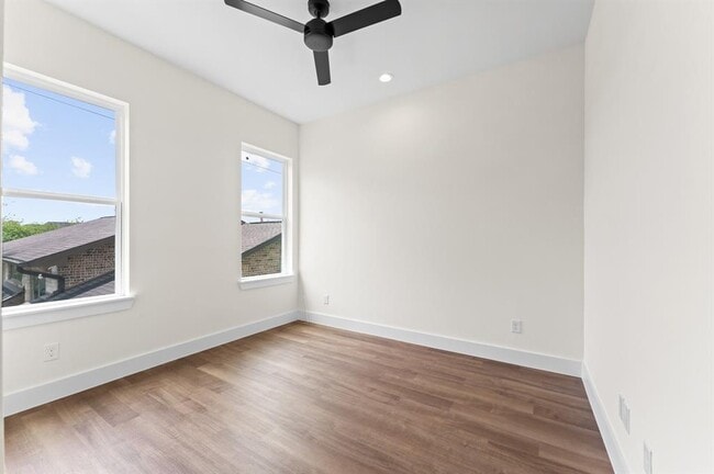 Building Photo - 8907 Knl Br Dr