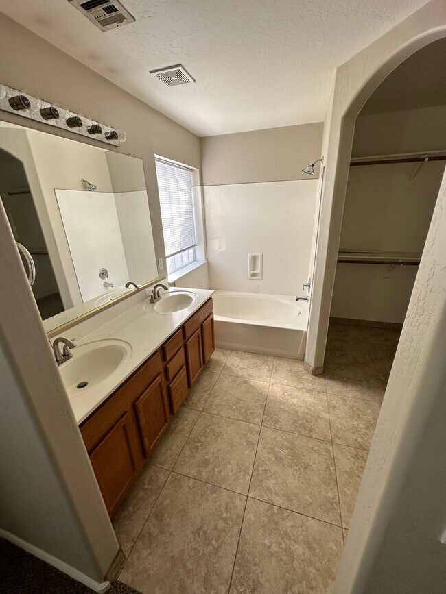 Building Photo - Wonderful Coronado Ranch Home