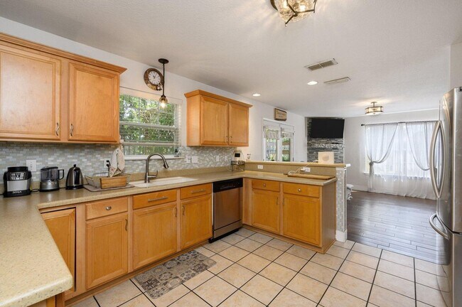 Building Photo - PRICE DROP!! Wonderful 4-Bedroom in Driftwood Estates
