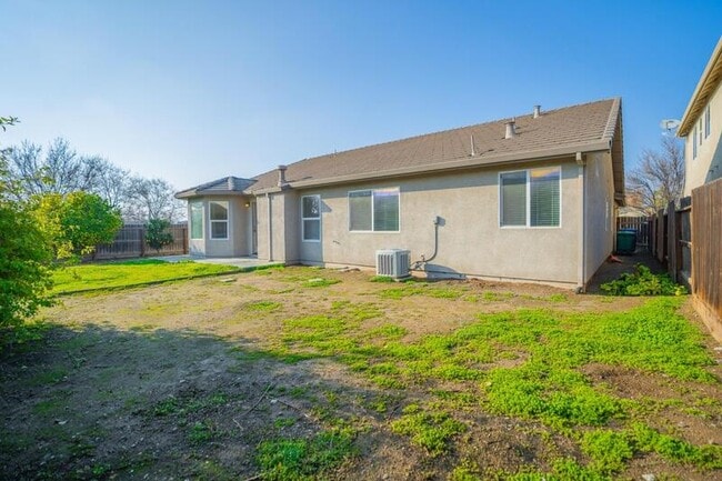 Building Photo - 679 Apricot Ct