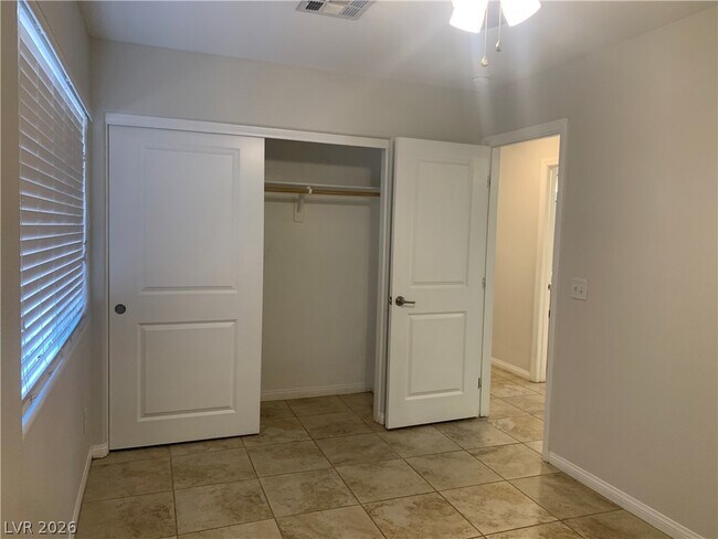 Building Photo - 548 Zuber Ave