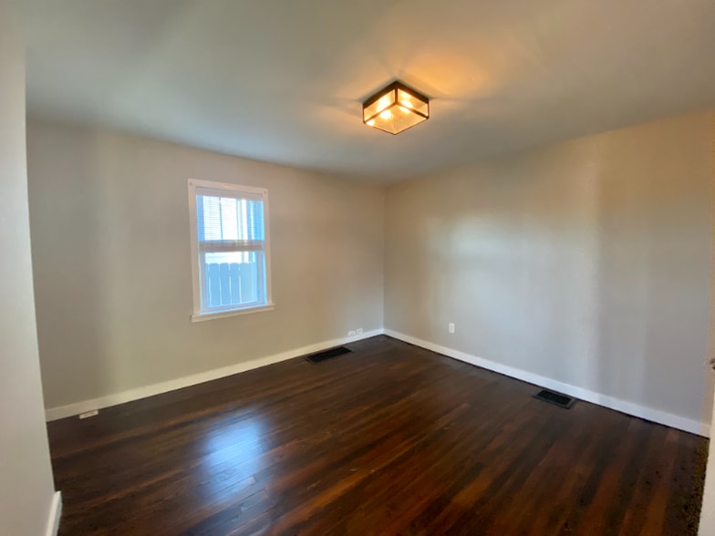 Building Photo - 1514 17th Ave N