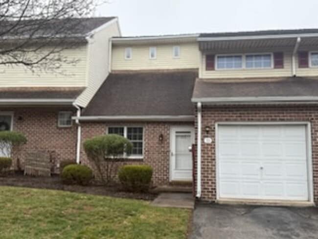 Building Photo - Single Family Townhouse with Garage