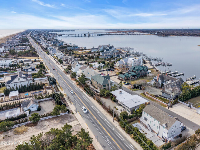 Building Photo - 1043 Barnegat Ln