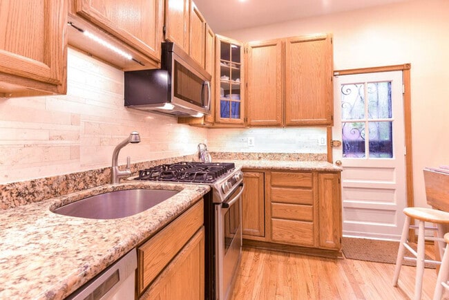 Building Photo - 1127 Independence Ave SE