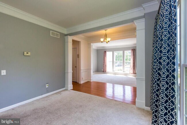 Building Photo - 684 Churchill Rd