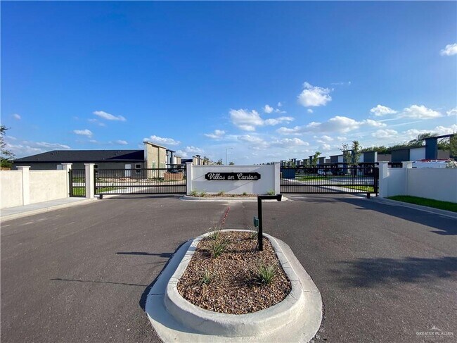 Building Photo - 3104 S Links Dr