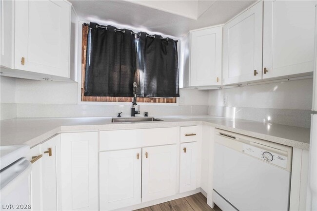 Building Photo - 7300 W Pirates Cove Rd