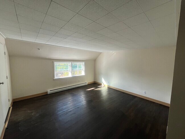 Building Photo - 381 Liberty St