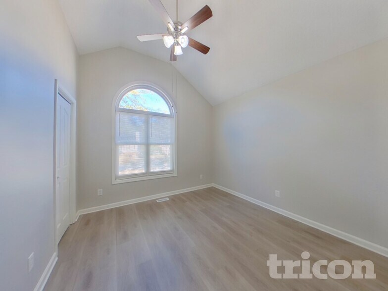 Building Photo - 118 Goldleaf St