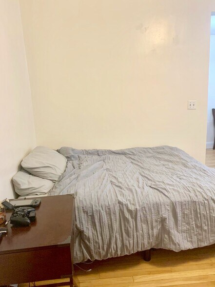 Building Photo - 48 Strathmore Rd