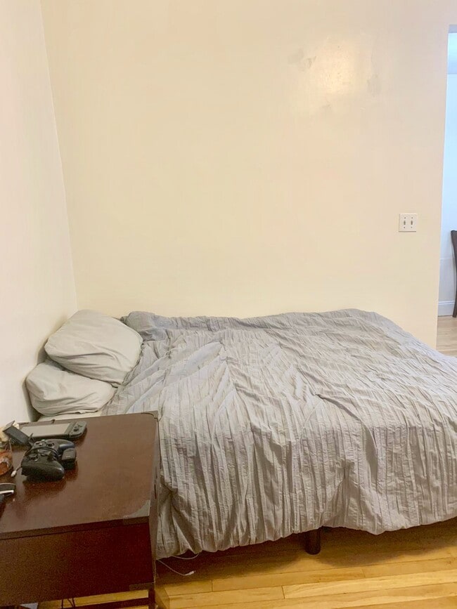 Building Photo - 48 Strathmore Rd