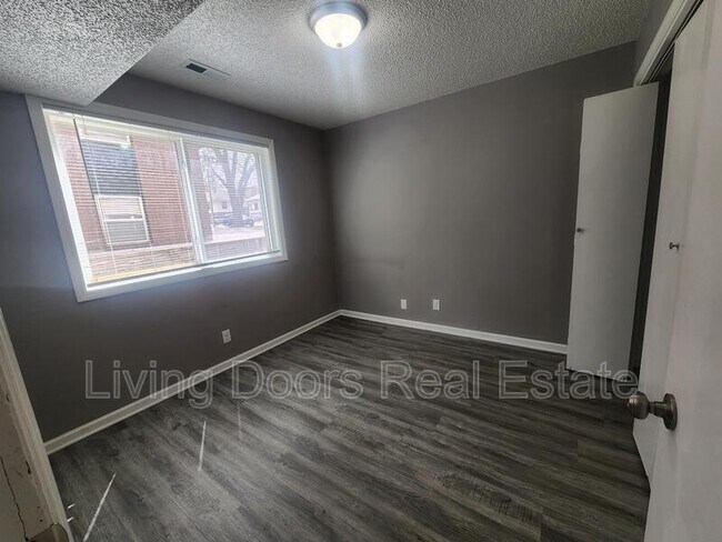 Building Photo - 660 S 20th St