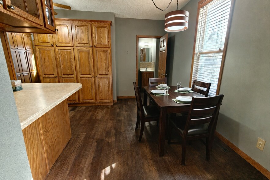 DIGITALLY STAGED - 1011 E Grand Ave