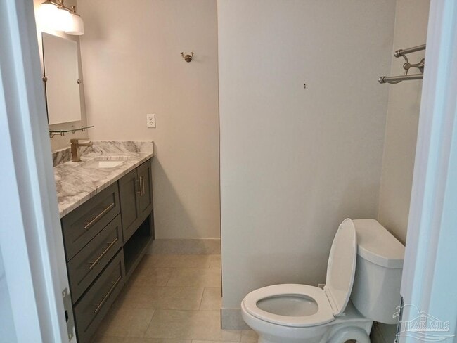 Building Photo - 825 Bayshore Dr