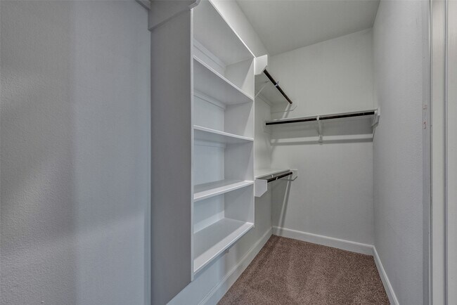 Building Photo - 4135 Du Pont St