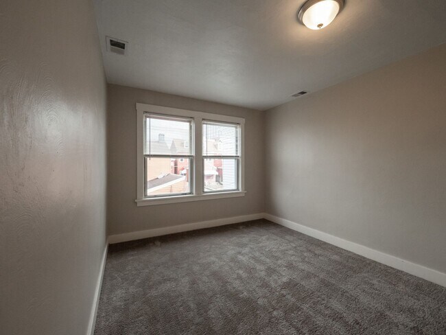 Building Photo - L323