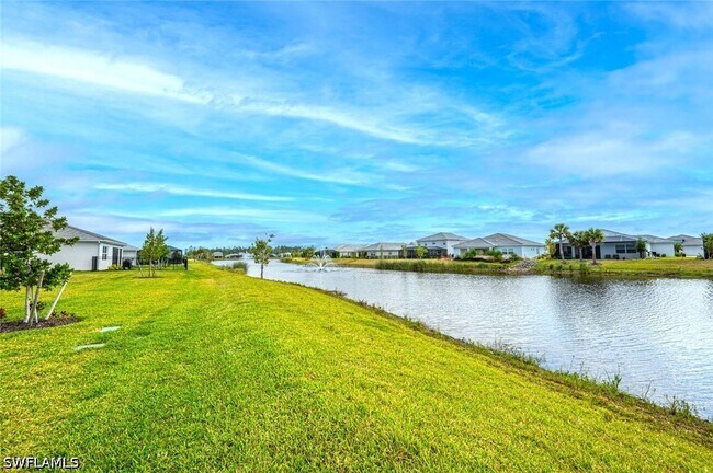 Building Photo - 28093 Sanibel Sands St