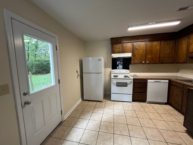 Building Photo - Renovated 2-bedroom, 2-bath duplex