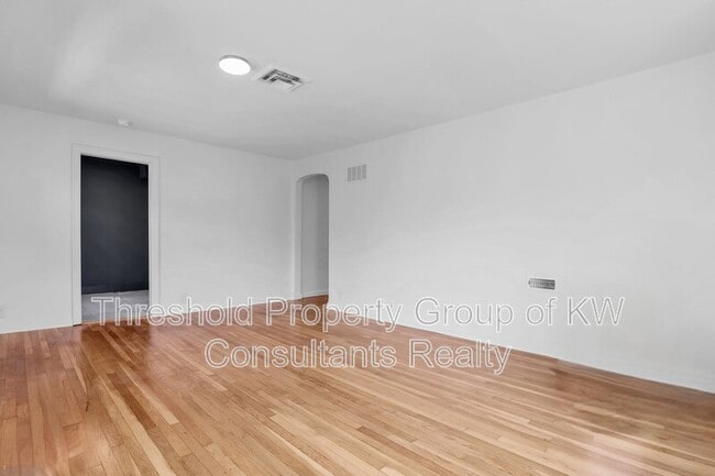 Building Photo - 451 E Town St
