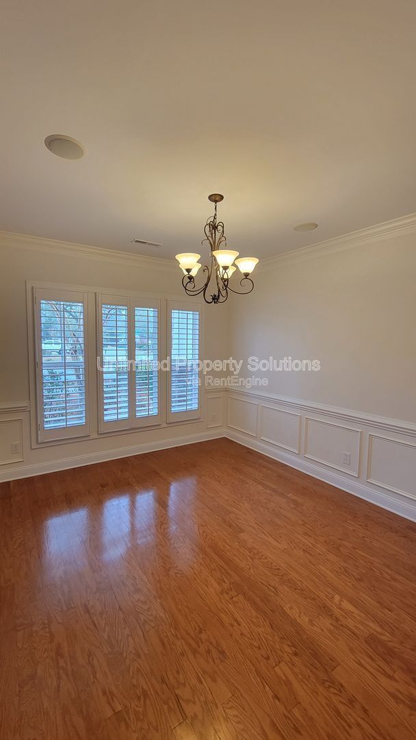 Building Photo - 5013 Gorham Ave