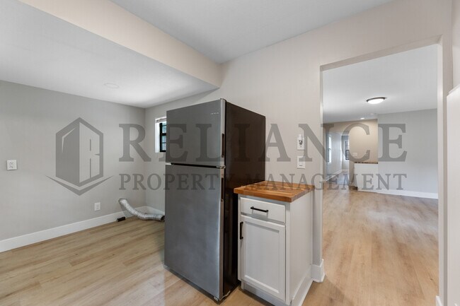 Building Photo - 3236 S Handley St