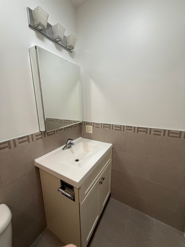 Building Photo - 398 Cator Ave