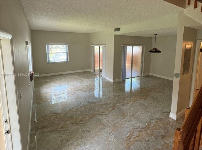 Building Photo - 549 Racquet Club Rd