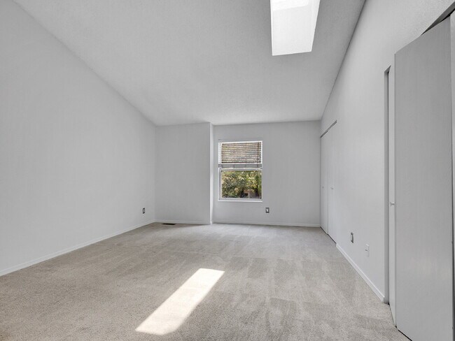 Building Photo - $2,395.00 2 bed, 2.5 bath townhome located...