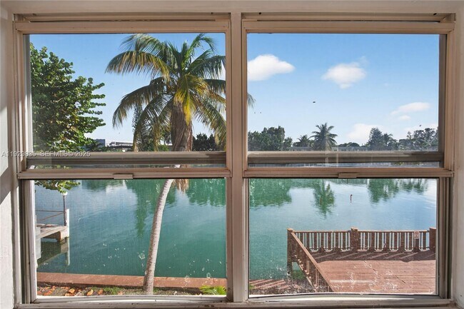 Building Photo - 160 S Shore Dr