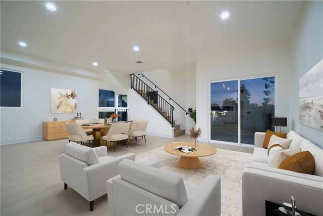 Building Photo - 801 E 84th Pl